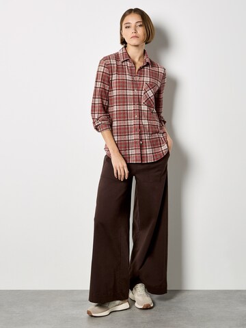 Chemisier ' ' Apricot en rouge : devant