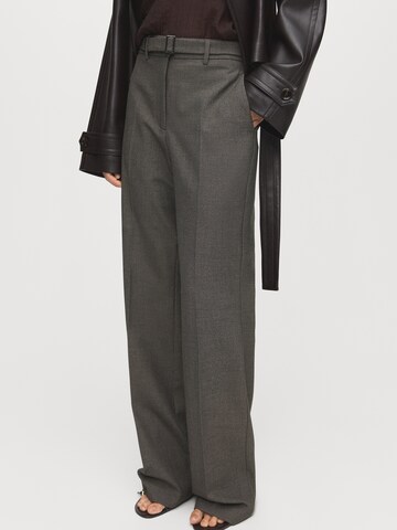 MANGO Loosefit Kalhoty s puky 'Carlota' – hnědá: přední strana