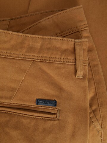 JACK & JONESregular Chino hlače 'Marco' - smeđa boja