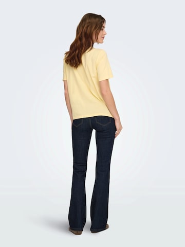 ONLY T-Shirt 'ONLLUCY MONJA' in Gelb