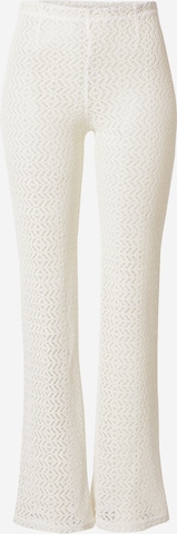 WEEKDAY Bootcut Spodnie 'Serena' w kolorze biały: przód
