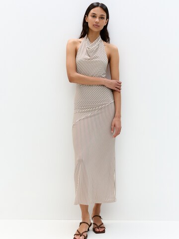 Robe Pull&Bear en beige : devant