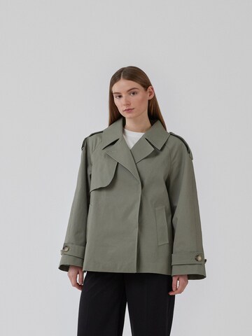 modström Between-seasons coat 'Clara' in Green: front