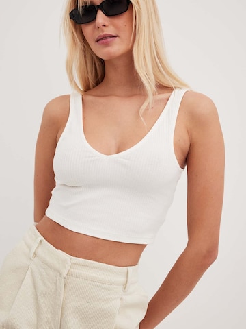 NA-KD Top in White: front