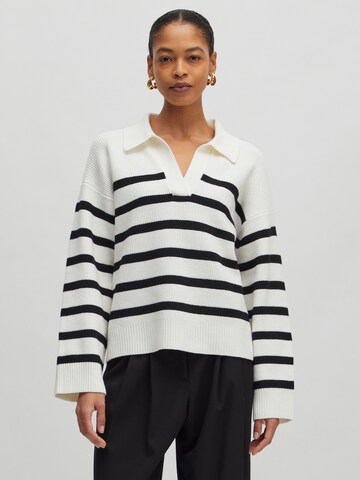 EDITED Pullover 'Taria' (GRS) in Schwarz: Vorderseite