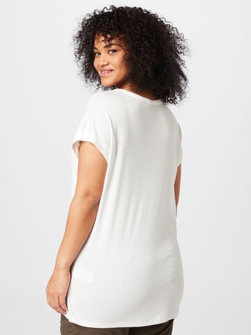 ABOUT YOU Curvy Тениска 'Antonina' в бяло