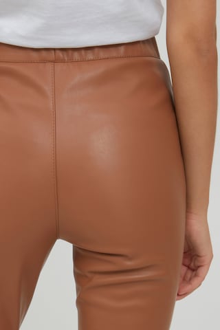 Oxmo Slimfit Lederimitathose 'PAULINE' in Braun