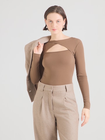 ABOUT YOU Shirt 'Loryn' in Bruin: voorkant