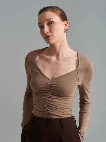 Dilvin Shirt in Braun