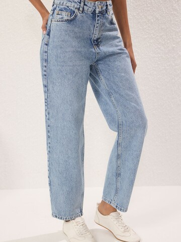 Trendyol Loose fit Jeans in Blue: front