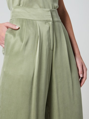 Guido Maria Kretschmer Women Wide leg Pleat-Front Pants 'Silvia' in Green