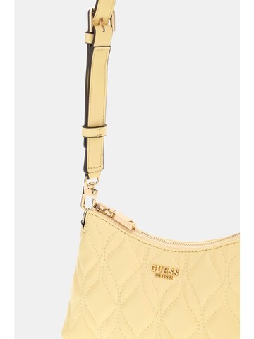 GUESS Schultertasche 'Maxine' in Gelb