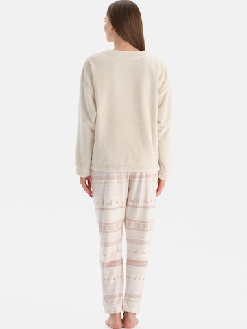 Pijama de la Dagi pe bej