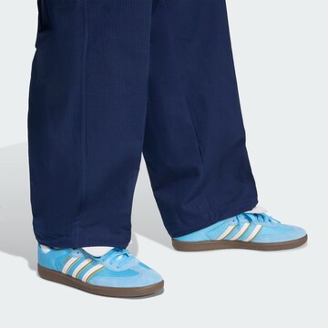 Loosefit Pantalon cargo 'Trefoil Essentials' ADIDAS ORIGINALS en bleu