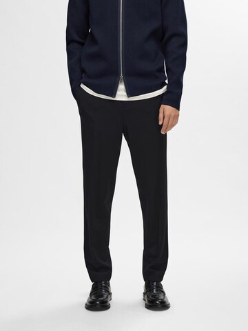 Coupe slim Pantalon à plis 'SLHDelon' SELECTED HOMME en noir : devant
