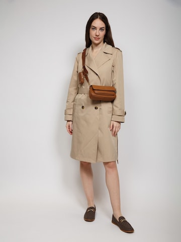 Michael Kors - Bolso de hombro 'Jet Set Travel Small Flap Crossbody With Tech Attachment' en marrón