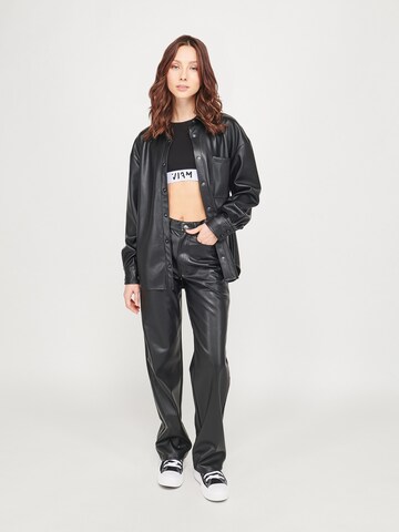 ABOUT YOU x VIAM Studio Loose fit Trousers in Black