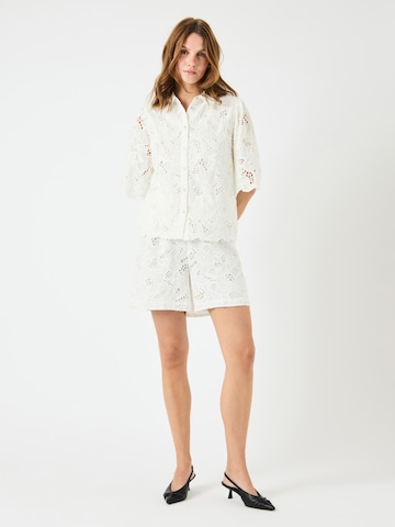 regular Pantaloni 'YASSAGGA' di YAS in bianco