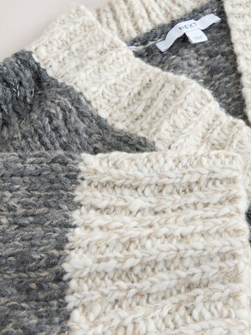 Next Пуловер в сиво