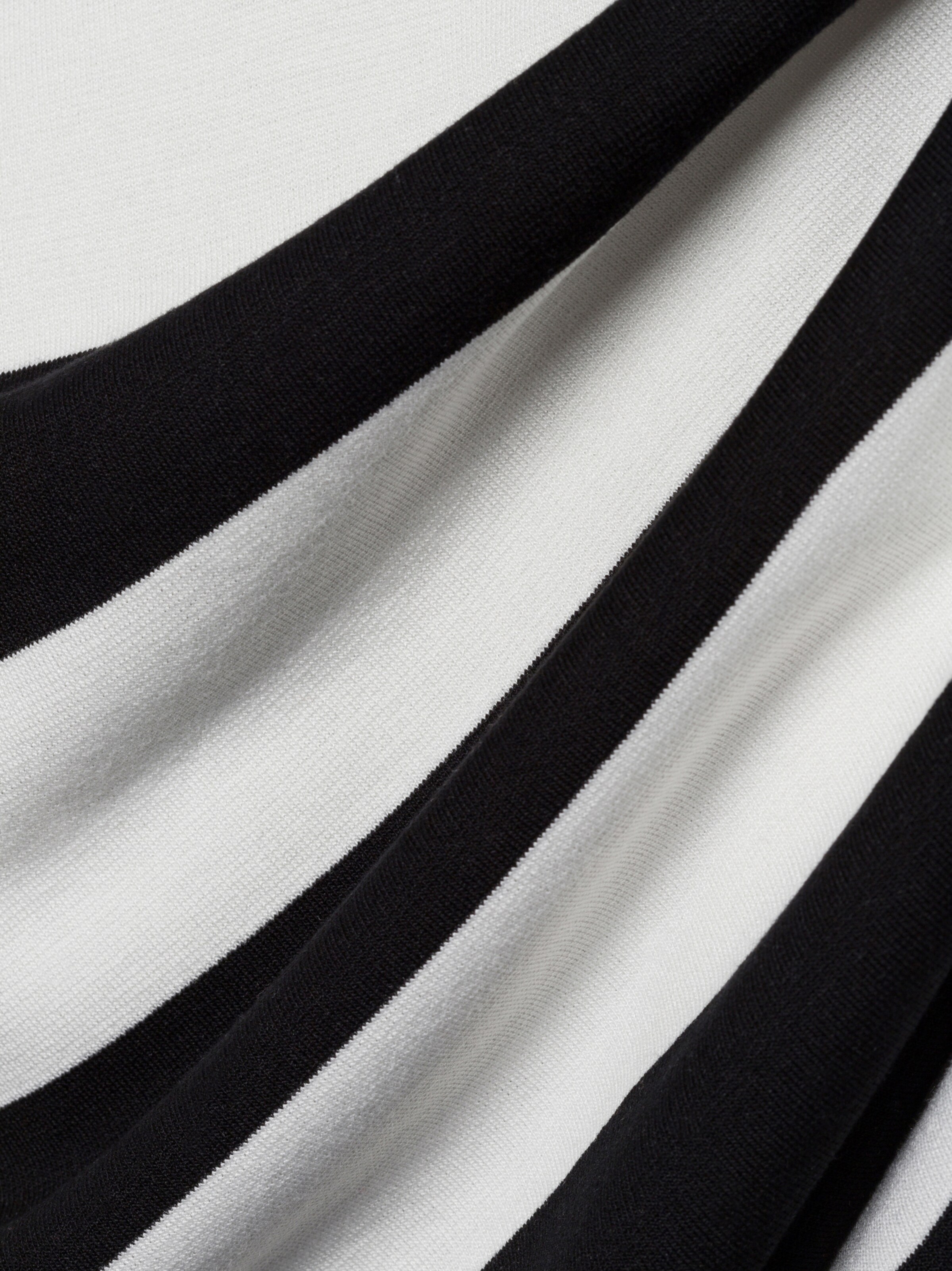 Ipuri Top ' ' in White