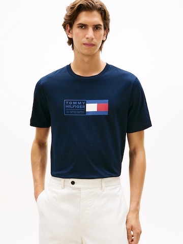 T-Shirt 'BRAND LOVE' TOMMY HILFIGER en bleu : devant