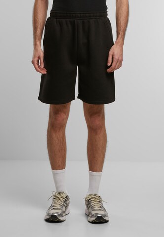 Urban Classics Regular Shorts in Schwarz: Vorderseite