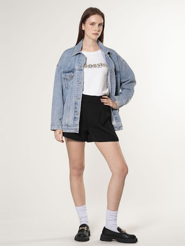 Maglietta 'Bossing' di Influencer in bianco