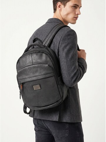 Zaino 'Zaino Coveri unisex poliestere - Chiusura zip e tasche laterali' di Coveri Collection in nero