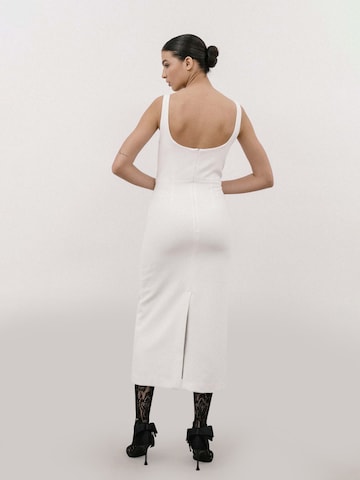 4TAILORS Šaty – bílá