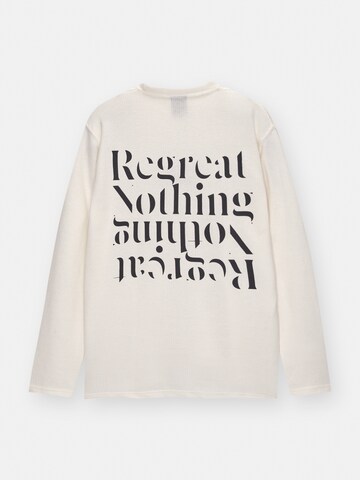 Sweat-shirt 'REGRET NOTHING' Pull&Bear en blanc