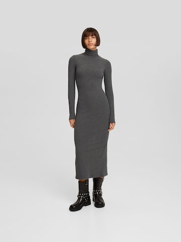 Bershka Kleid in Grau: predná strana