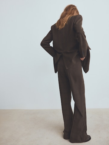 Tapered Pantaloni con piega frontale di MANGO in marrone