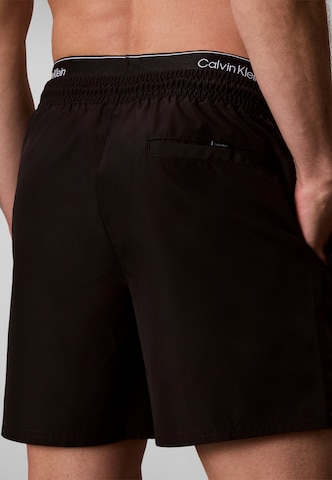 Calvin Klein Underwear Rövid fürdőnadrágok - fekete: hátul