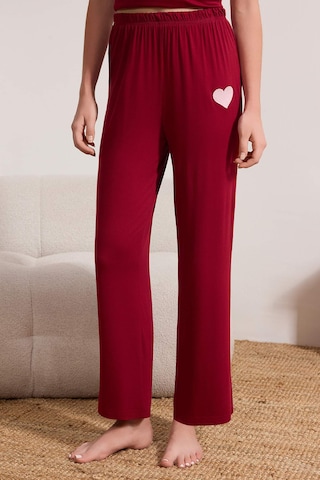 Pijama de la Trendyol pe roșu