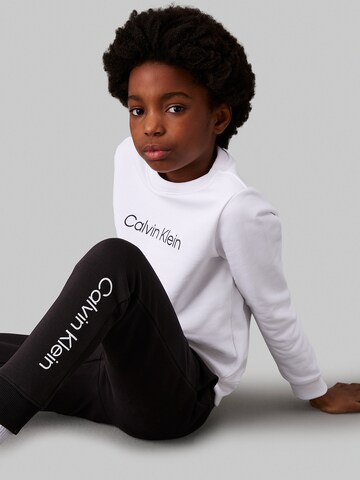 Calvin Klein Jeans - Tapered Calças em preto
