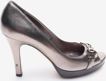 Gucci High Heels & Pumps in 39 in Silver: front