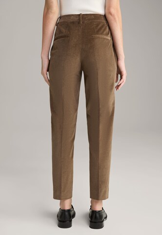 Coupe slim Pantalon à plis JOOP! en marron