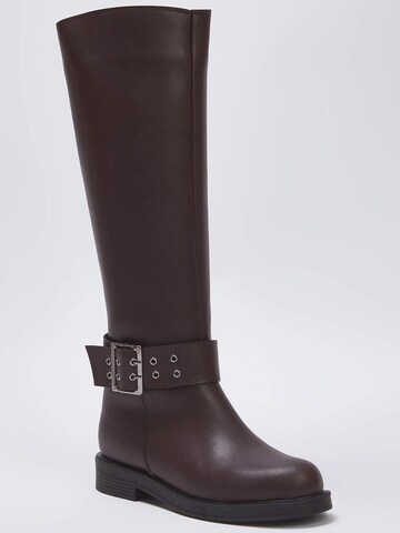 Trendyol Сапоги в Коричневый: спереди