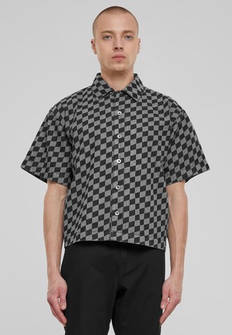 Urban Classics Button Up Shirt in Grey: front