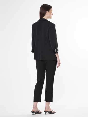 Influencer Blazer in Black