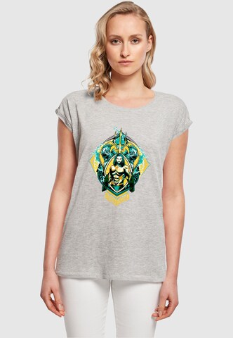 ABSOLUTE CULT T-Shirt  'Aquaman - The Trench Crest' in Grau: predná strana