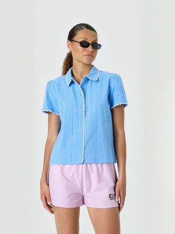 T-shirt ' MaisieRS ' Résumé en bleu : devant