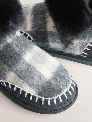 Next Hausschuhe in Schwarz