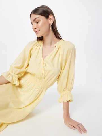 Rochie 'Destiny' de la Ibana pe galben