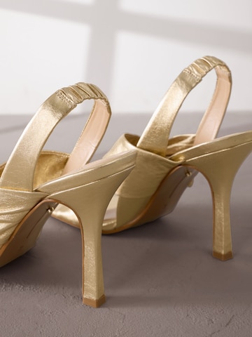 Next Sandalen met riem in Goud