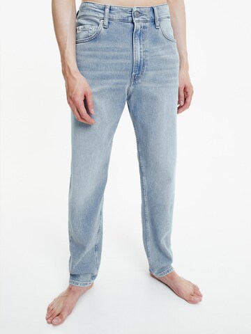 Calvin Klein Jeans Tapered Jeans in Blauw: voorkant