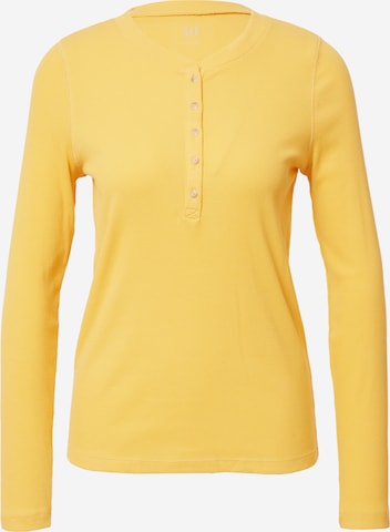GAP - Camisa em amarelo: frente