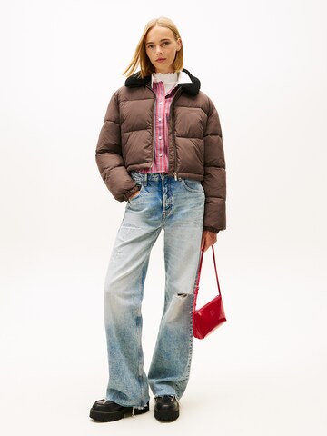 Tommy Jeans Jacke in Braun