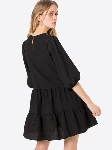 Rochie de la NEW LOOK pe negru