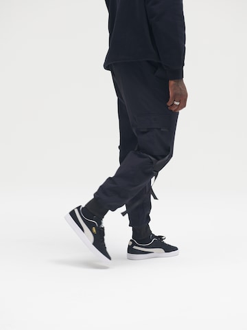 Sinned x ABOUT YOU Tapered Cargo Pants 'Jack' in Black